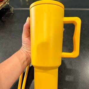 💛 Simple Modern 40 Ounce Trek Tumbler in Yellow (with straws)